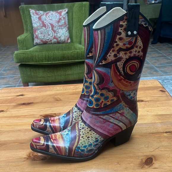 Nomad Red and Blue Heeled rubber rain Boots with Intricate Design size 8 - Picture 5 of 10